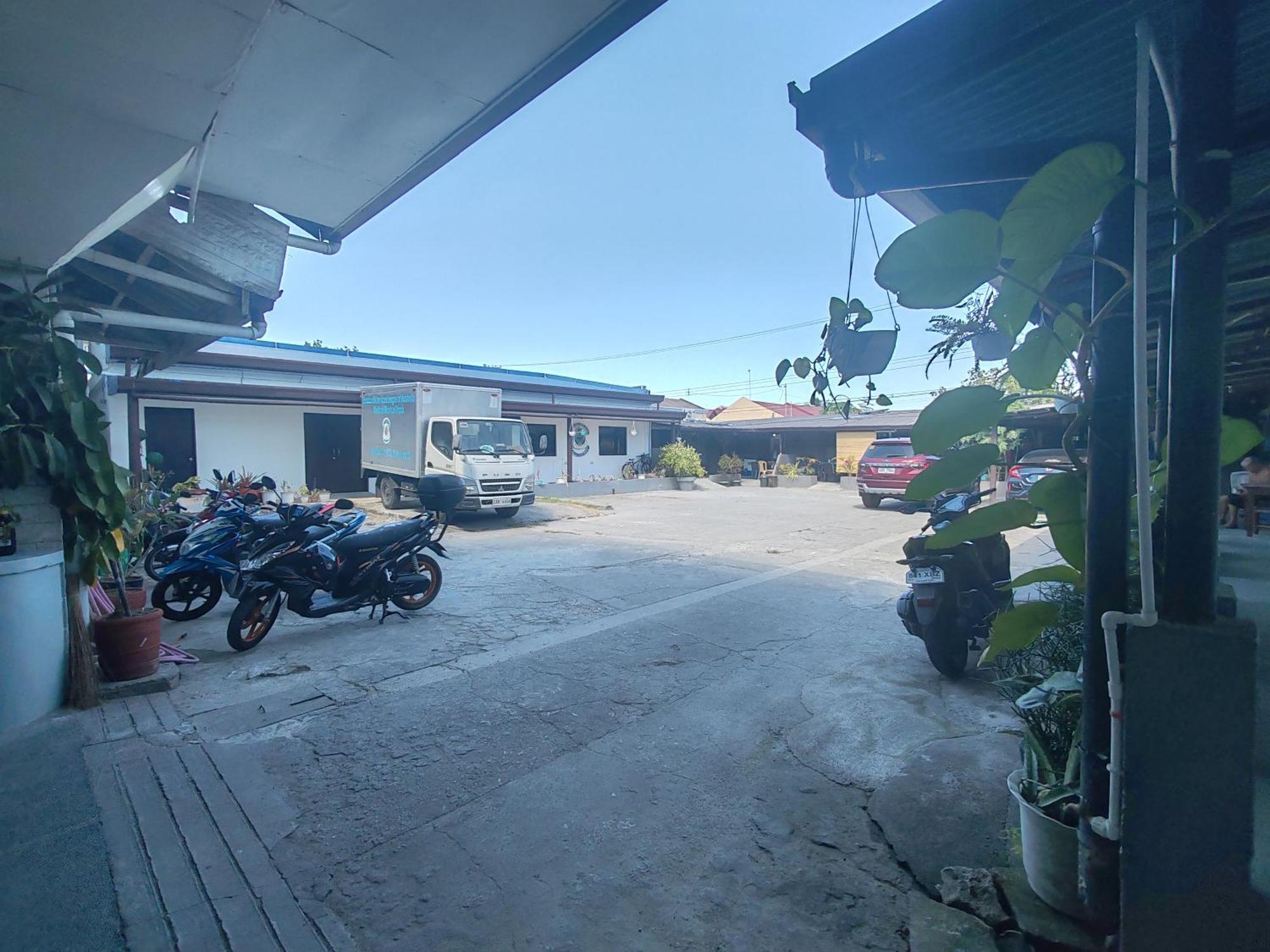 Vincent Resort Hotel Angeles Exterior photo